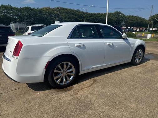 2016 Chrysler 300 Limited