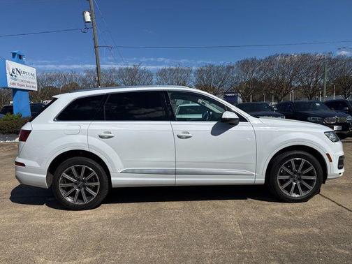 Glacier White 2019 Audi Q7 45 Premium Plus