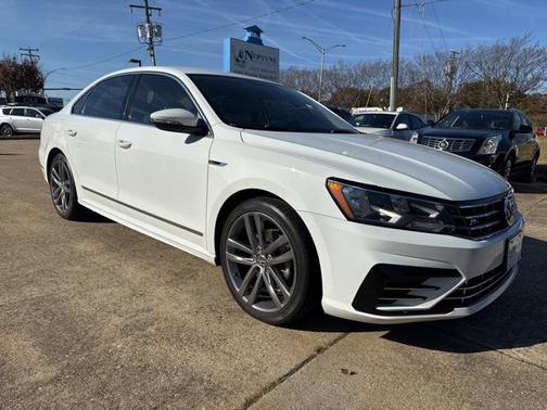 2017 Volkswagen Passat 1.8T R-Line w/Comfort
