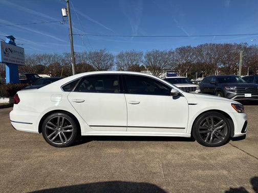2017 Volkswagen Passat 1.8T R-Line w/Comfort