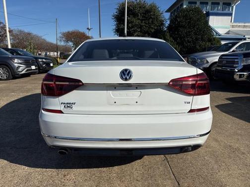 2017 Volkswagen Passat 1.8T R-Line w/Comfort
