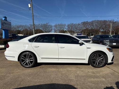 2017 Volkswagen Passat 1.8T R-Line w/Comfort