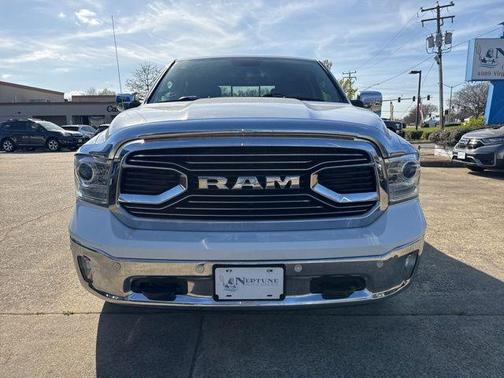 Bright White Clearcoat 2018 RAM 1500 Longhorn