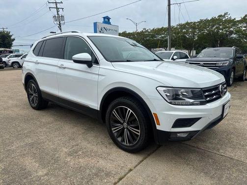 Pure White 2018 Volkswagen Tiguan 2.0T SEL