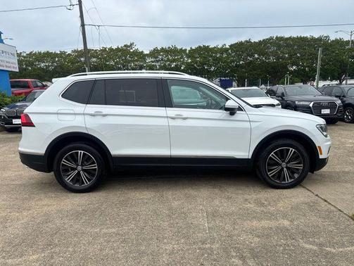 Pure White 2018 Volkswagen Tiguan 2.0T SEL