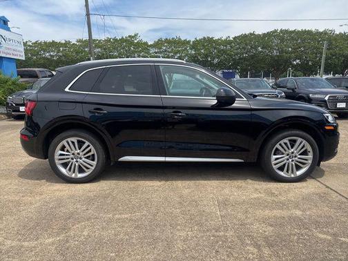 Brilliant Black 2018 Audi Q5 2.0T Premium Plus