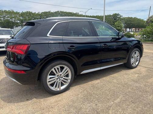 Brilliant Black 2018 Audi Q5 2.0T Premium Plus