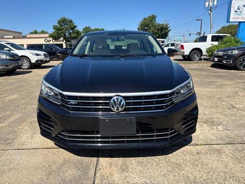 Deep Black Pearl 2017 Volkswagen Passat 1.8T R-Line w/Comfort