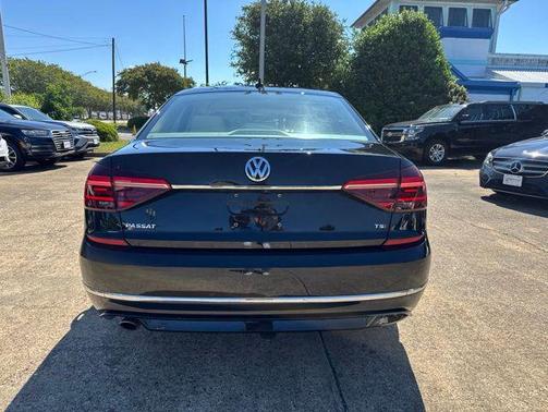 Deep Black Pearl 2017 Volkswagen Passat 1.8T R-Line w/Comfort