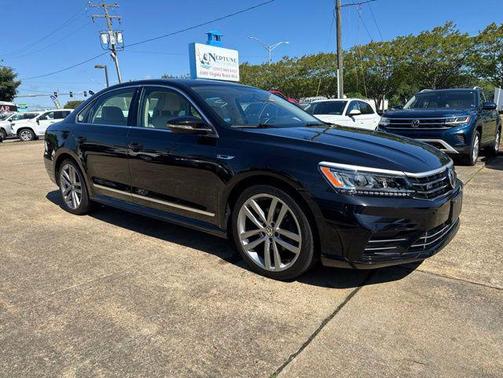 Deep Black Pearl 2017 Volkswagen Passat 1.8T R-Line w/Comfort