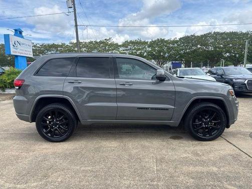 Sting-Gray Clearcoat 2019 Jeep Grand Cherokee Altitude