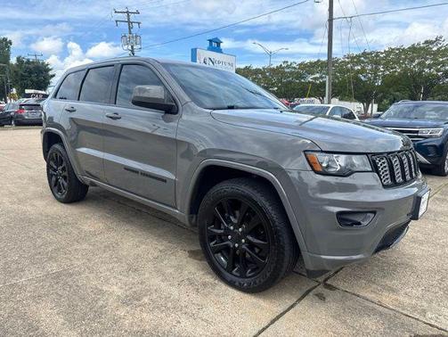 Sting-Gray Clearcoat 2019 Jeep Grand Cherokee Altitude