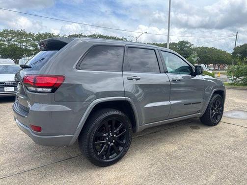 Sting-Gray Clearcoat 2019 Jeep Grand Cherokee Altitude