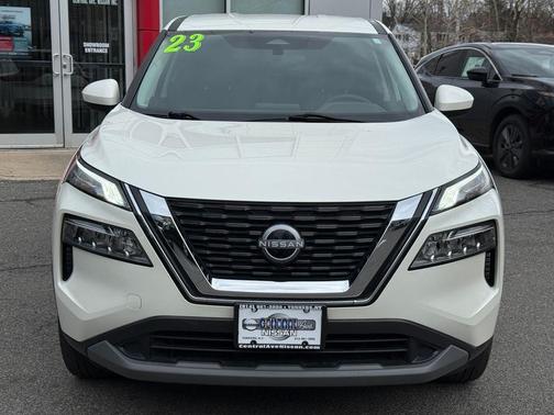 Pearl White Tricoat 2023 Nissan Rogue SV