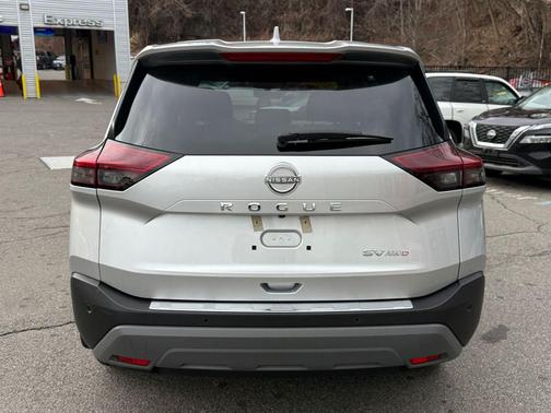 Brilliant Silver Metallic 2023 Nissan Rogue SV