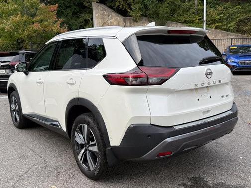 Pearl White Tricoat 2023 Nissan Rogue SL