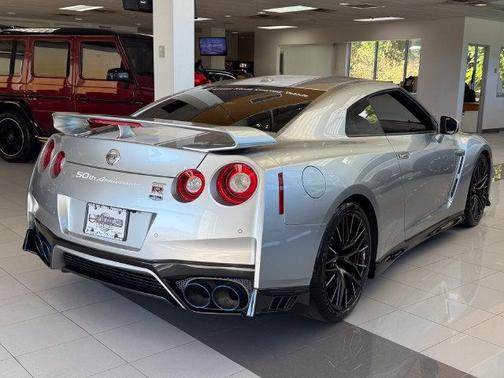 Super Silver QuadCoat 2020 Nissan GT-R Premium Dual-clutch 6-Speed Transmission