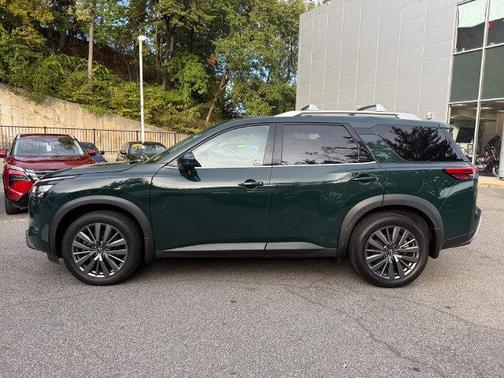 Obsidian Green Pearl 2024 Nissan Pathfinder SL 4WD
