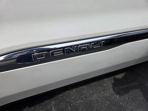White Frost Tri-Coat 2018 GMC Acadia Denali