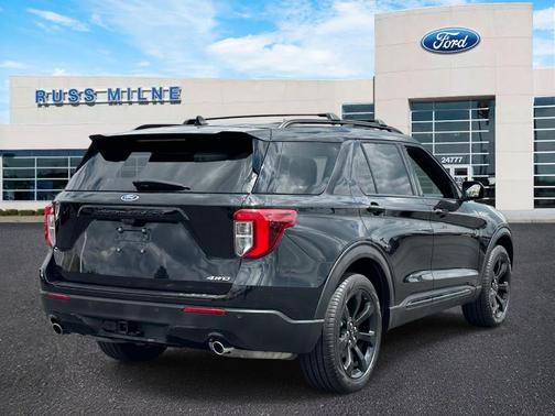Agate Black 2024 Ford Explorer ST-Line