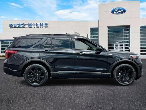 Agate Black 2024 Ford Explorer ST-Line