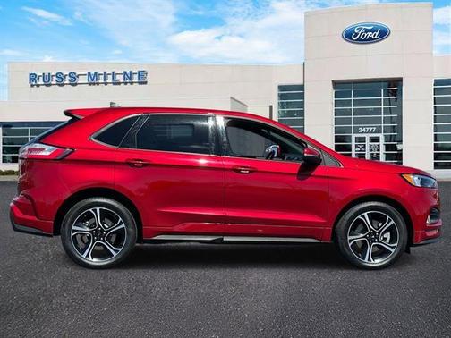 Rapid Red Metallic Tinted Clearcoat 2023 Ford Edge ST