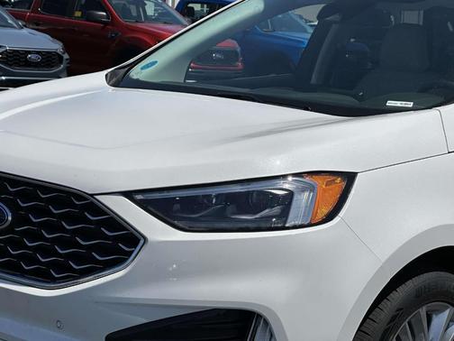 Star White 2023 Ford Edge Titanium