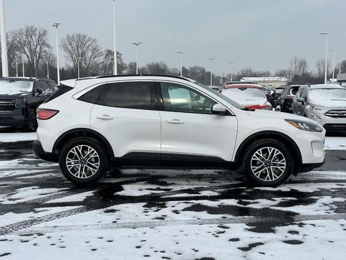 2020 Ford Escape SEL