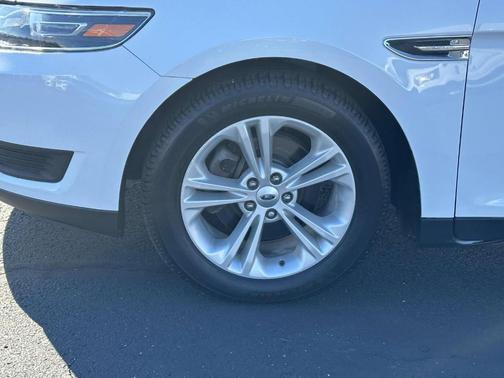 2018 Ford Taurus SE
