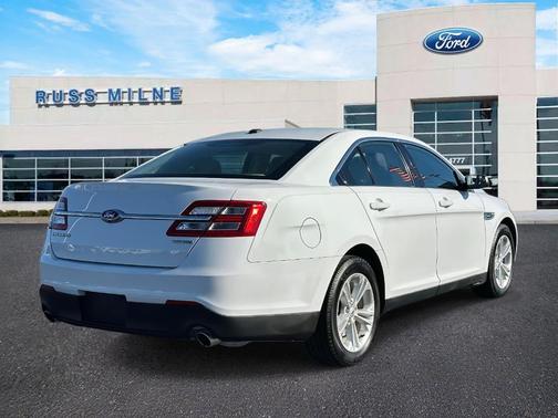 2018 Ford Taurus SE