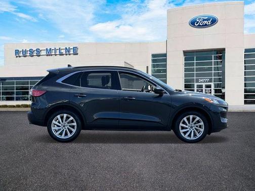 2022 Ford Escape Titanium Hybrid
