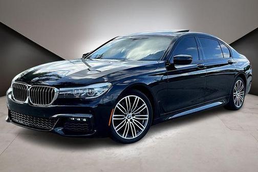 Black Sapphire Metallic 2019 BMW 740 i