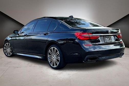 Black Sapphire Metallic 2019 BMW 740 i