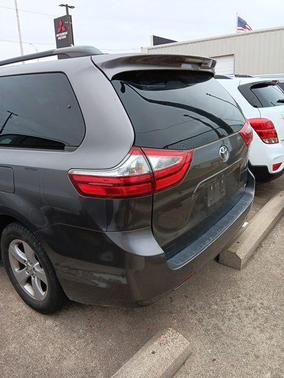 Predawn Gray Mica 2017 Toyota Sienna LE