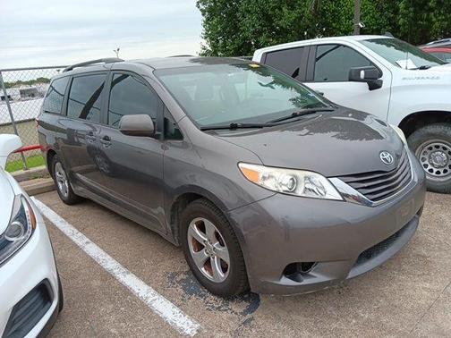 Predawn Gray Mica 2017 Toyota Sienna LE