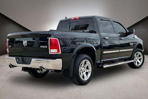 Brilliant Black Crystal Pearlcoat 2018 RAM 1500 Laramie
