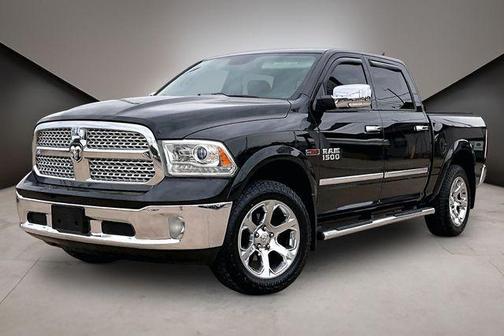 Brilliant Black Crystal Pearlcoat 2018 RAM 1500 Laramie