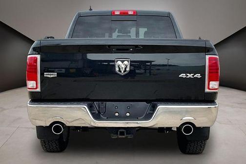 Brilliant Black Crystal Pearlcoat 2018 RAM 1500 Laramie