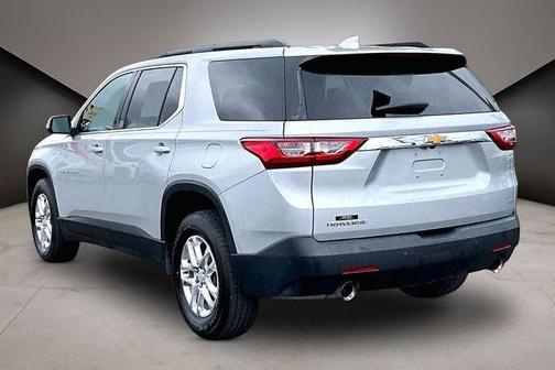 Silver Ice Metallic 2021 Chevrolet Traverse LT Cloth