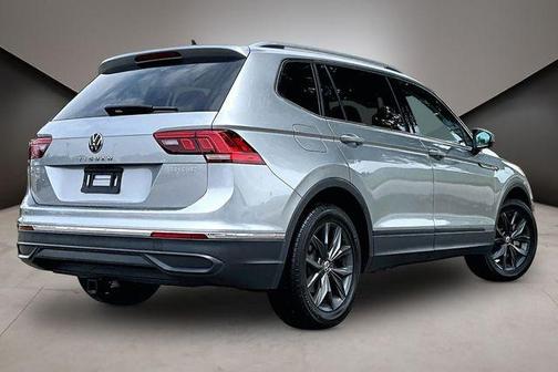 Pyrite Silver Metallic 2022 Volkswagen Tiguan 2.0T SE