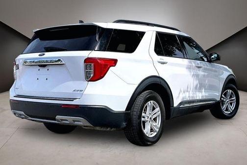 Oxford White 2023 Ford Explorer XLT