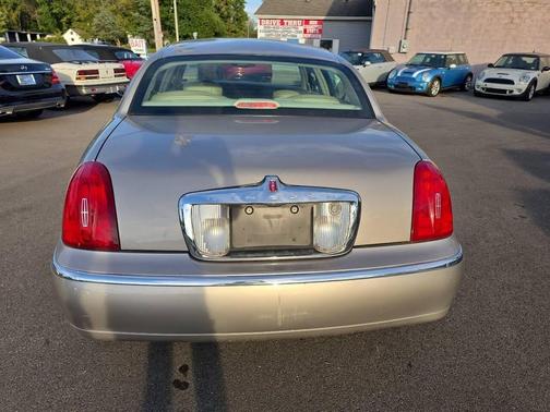 2001 Lincoln Town Car Signature