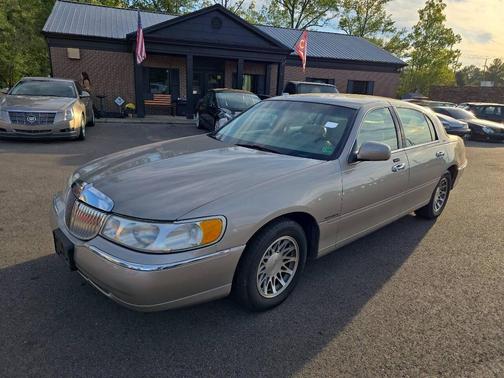 2001 Lincoln Town Car Signature