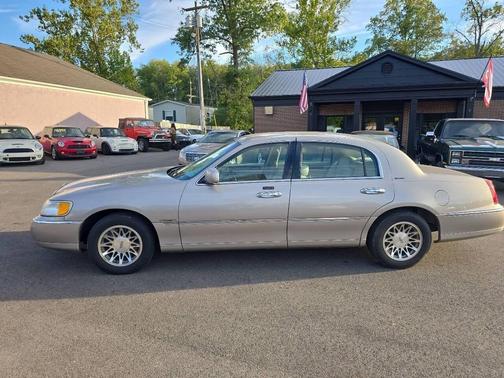 2001 Lincoln Town Car Signature