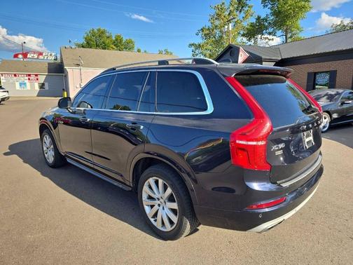 2016 Volvo XC90 T6 Momentum