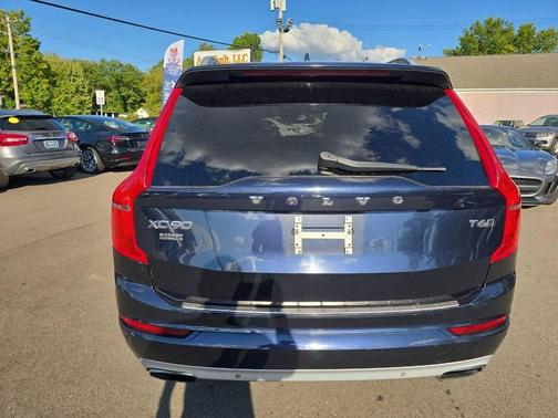 2016 Volvo XC90 T6 Momentum