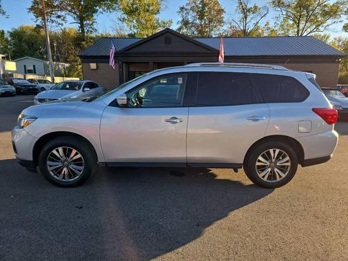 2018 Nissan Pathfinder SV