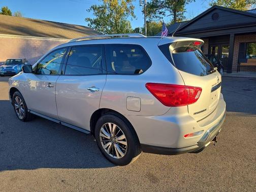 2018 Nissan Pathfinder SV