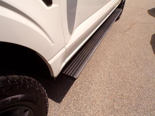 STAR WHITE METALLIC TRICOAT 2023 Ford F-150 LARIAT