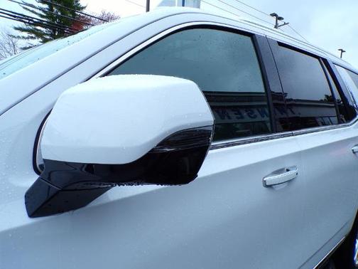 Black 2024 GMC Yukon SLT